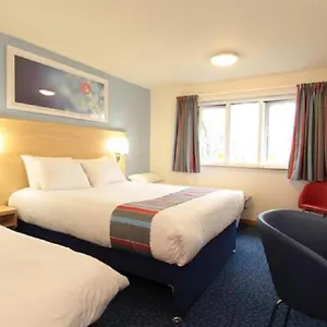 travelodge-swansea-central-hotel.cardiffhotelswales.com/